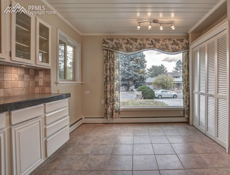 325 Pine Ave, Colorado Springs, CO 80906