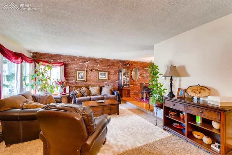 3252 E Breckenridge Dr, Colorado Springs, CO 80906