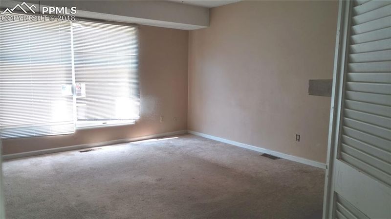 327 Raspberry Ln, Monument, CO 80132