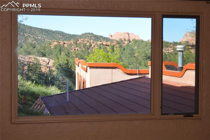 328 Rockledge Ln, Manitou Springs, CO 80829
