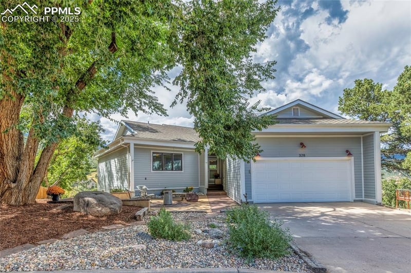 328 Sutherland Pl, Manitou Springs, CO 80829