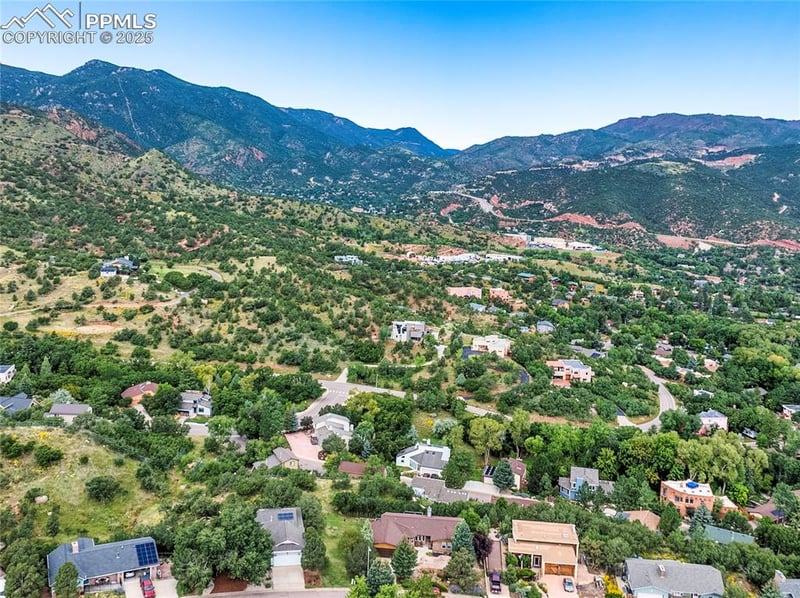 328 Sutherland Pl, Manitou Springs, CO 80829