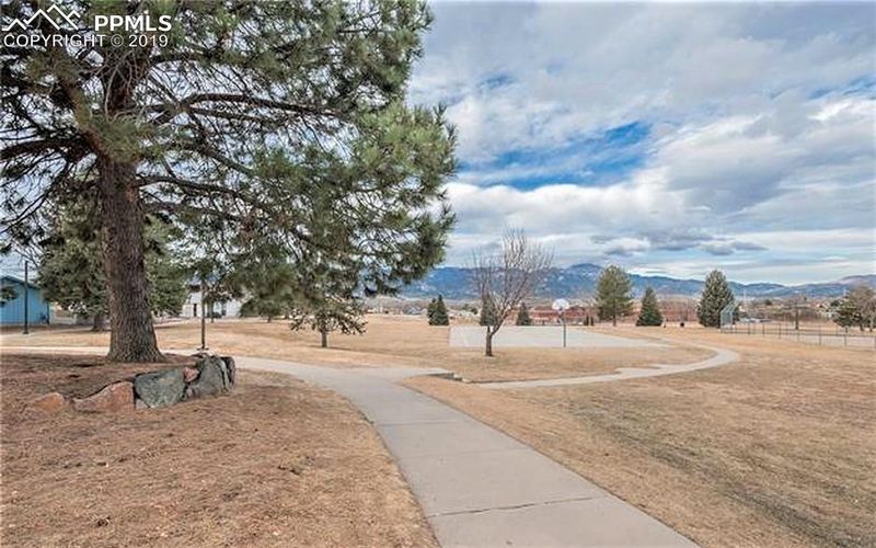 3283 Foxridge Dr, Colorado Springs, CO 80916