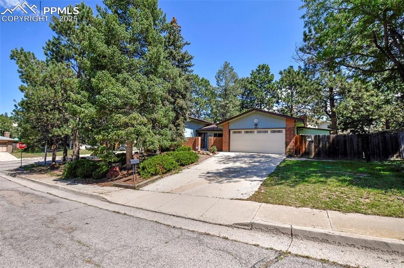 3287 Squaw Valley Dr, Colorado Springs, CO 80918