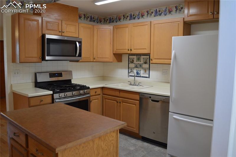3295 Whimsical Pl, Colorado Springs, CO 80917