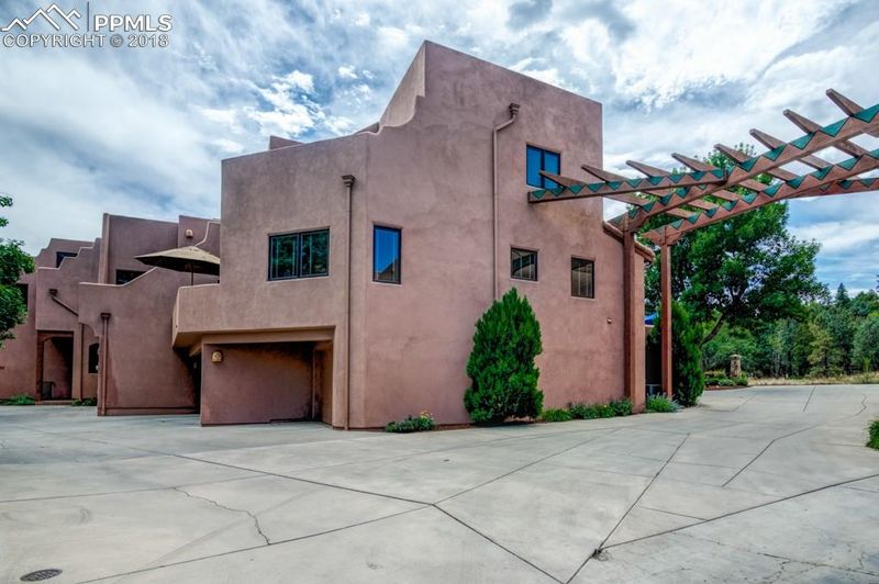 33 Crystal Park Rd, Manitou Springs, CO 80829