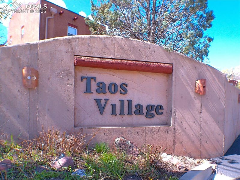 330 Santa Fe Pl #B, Manitou Springs, CO 80829