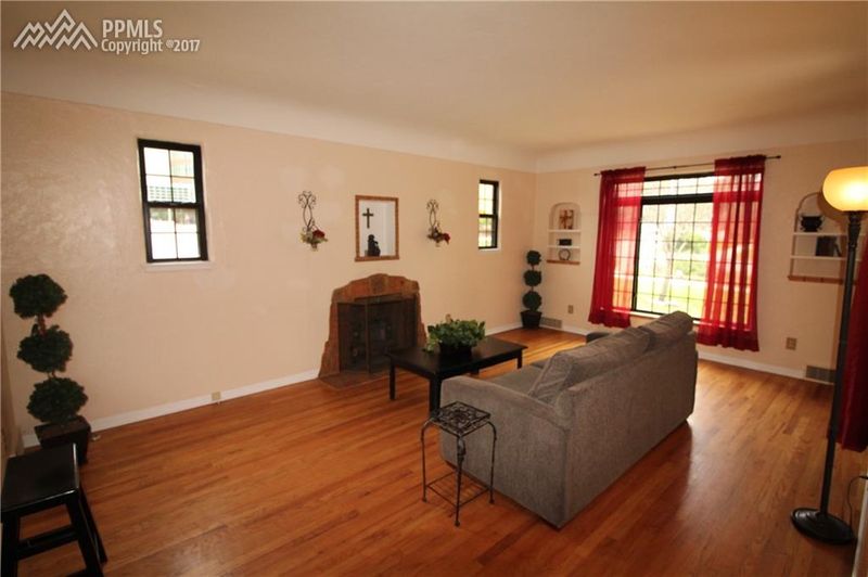 332 N Logan Ave, Colorado Springs, CO 80909