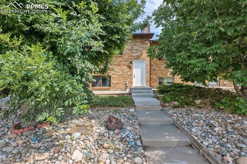 332 Mount View Ln, Colorado Springs, CO 80907
