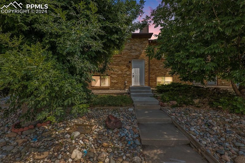 332 Mount View Ln, Colorado Springs, CO 80907