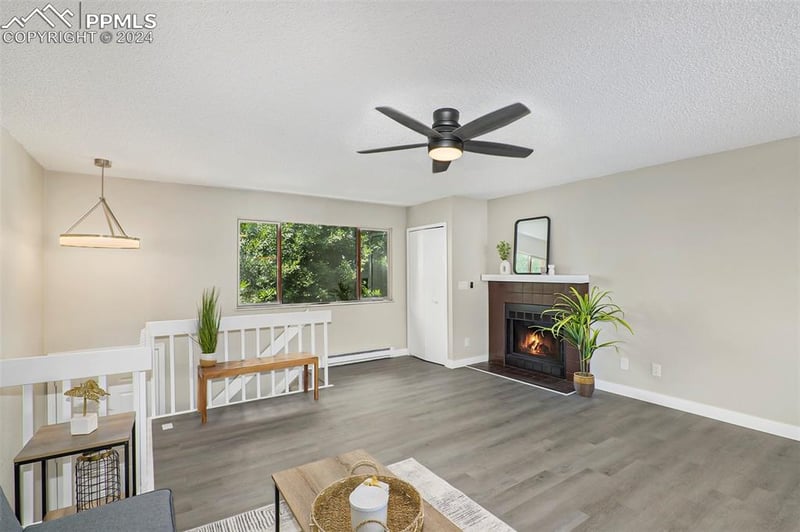 332 Mount View Ln, Colorado Springs, CO 80907