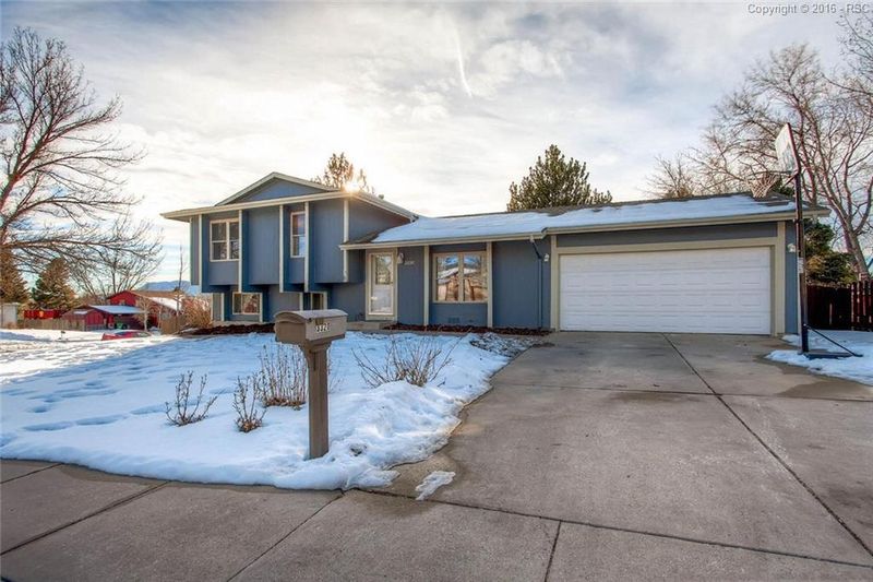 3320 Teardrop Cir, Colorado Springs, CO 80917