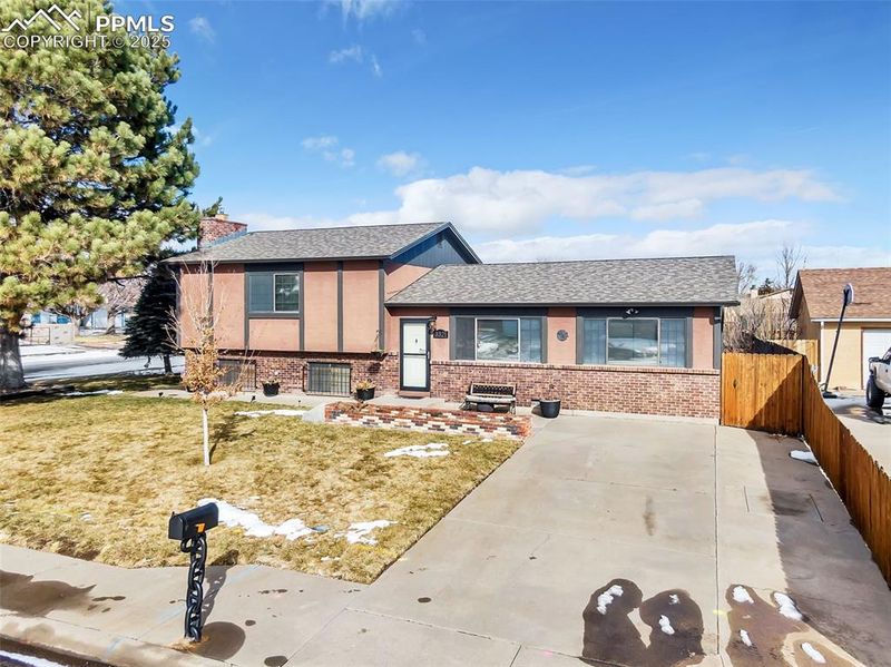 3321 Gem Dr, Pueblo, CO 81005