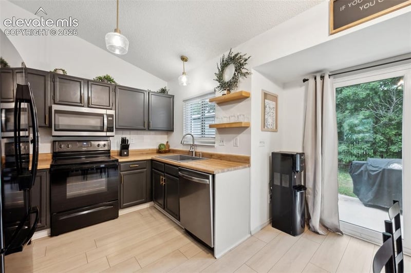 3335 Galleria Ter, Colorado Springs, CO 80916