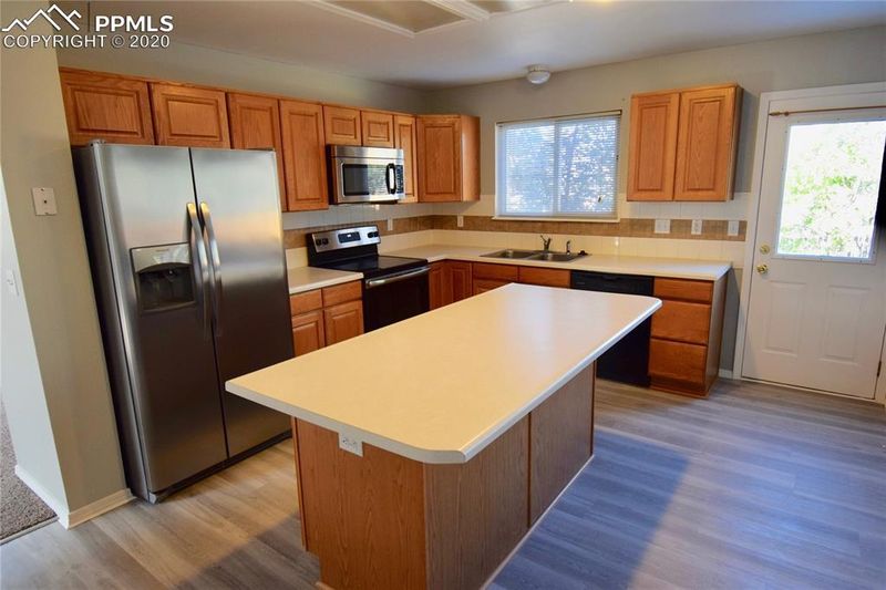 3340 Honeyburyl Dr, Colorado Springs, CO 80918