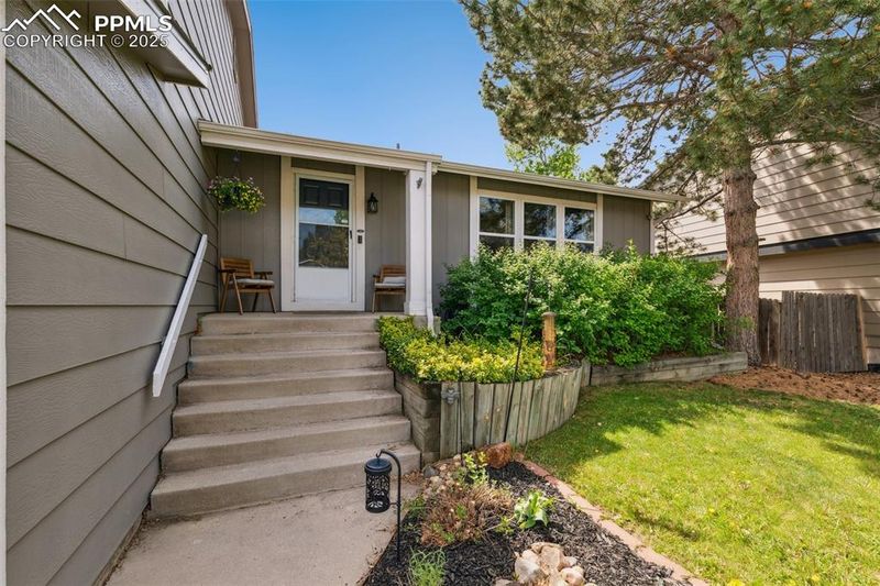 3355 E Oak Creek Dr, Colorado Springs, CO 80906