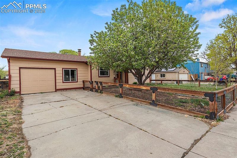 3380 Foxridge Dr, Colorado Springs, CO 80916