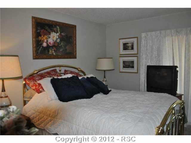 340 Raspberry Ln, Monument, CO 80132