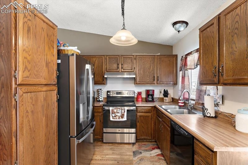 3425 Post Oak Dr, Colorado Springs, CO 80916