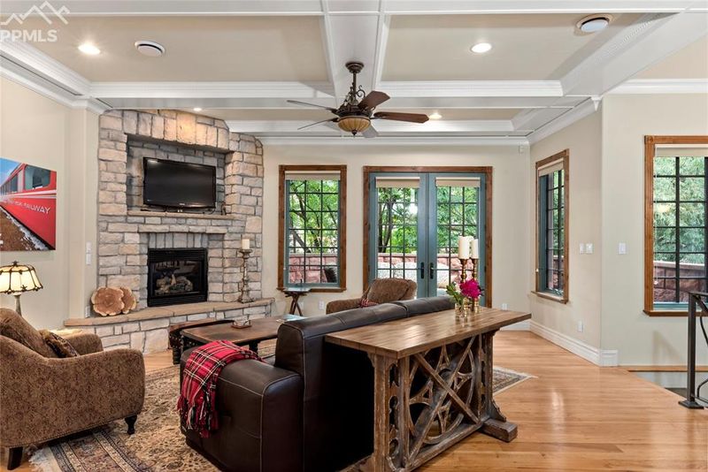 348 Manitou Ave, Manitou Springs, CO 80829