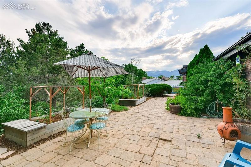 35 W Clover Cir, Colorado Springs, CO 80906