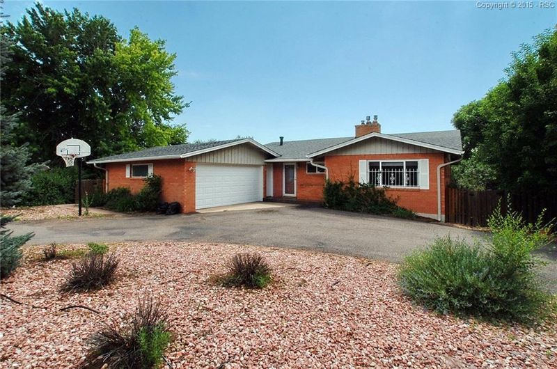 35 Crescent Ln, Colorado Springs, CO 80904