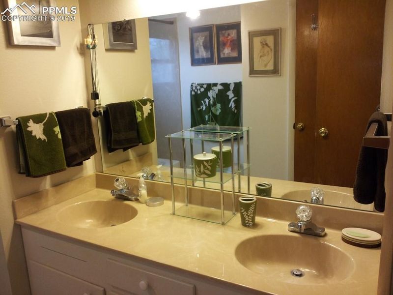 35 S Hayman Ave, Colorado Springs, CO 80910