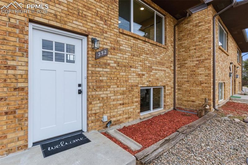 352 Mount View Ln, Colorado Springs, CO 80907
