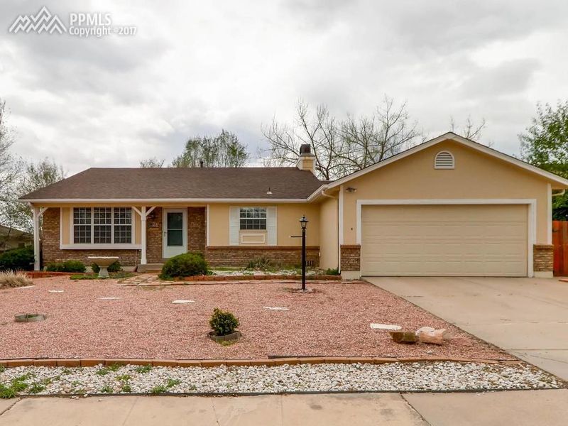 353 Saddlemountain Rd, Colorado Springs, CO 80919