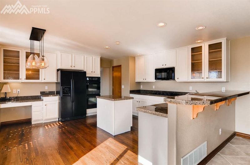 356 Fox Run Cir, Colorado Springs, CO 80921