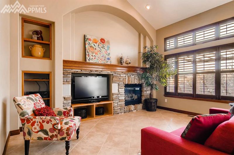 356 Fox Run Cir, Colorado Springs, CO 80921
