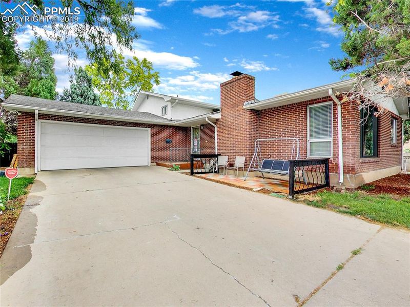 36 Loyola Ln, Pueblo, CO 81005