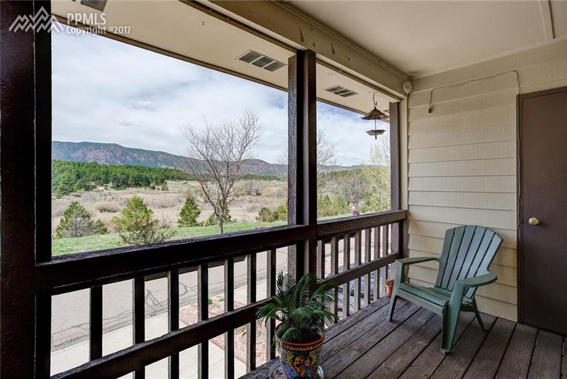 363 Raspberry Ln, Monument, CO 80132