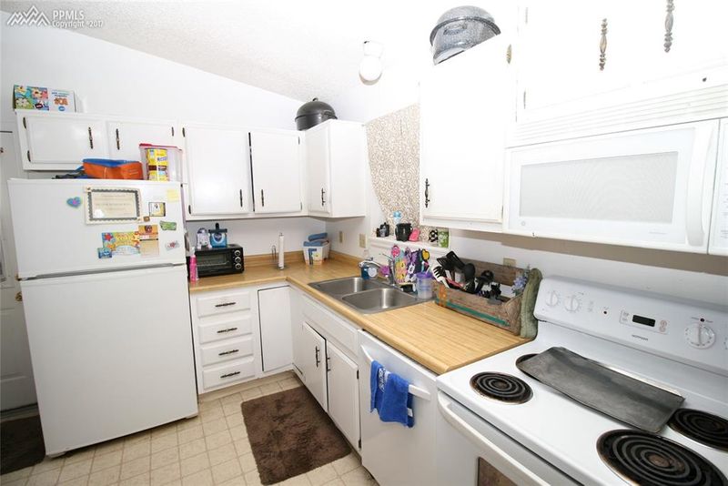 3640 Broken Arrow Dr, Peyton, CO 80831