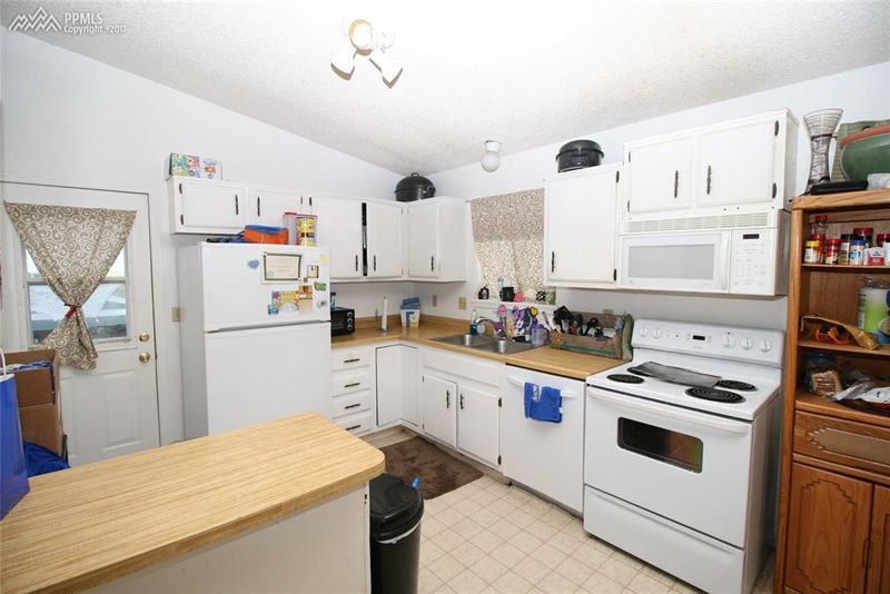 3640 Broken Arrow Dr, Peyton, CO 80831