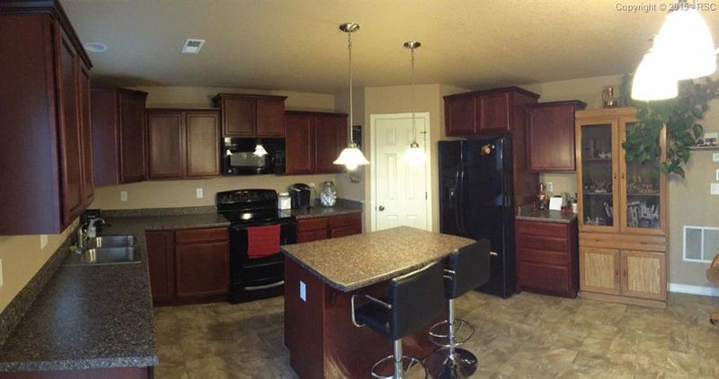 3695 Reindeer Cir, Colorado Springs, CO 80922