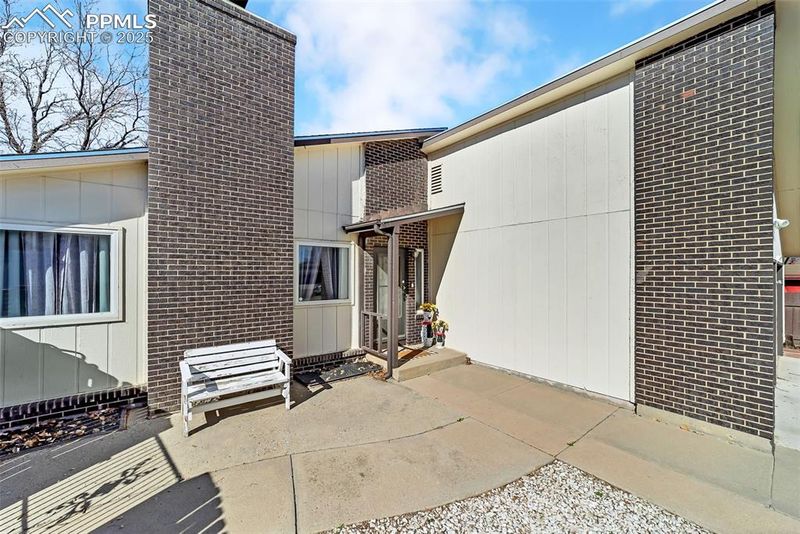 37 Royalty Ct, Pueblo, CO 81005