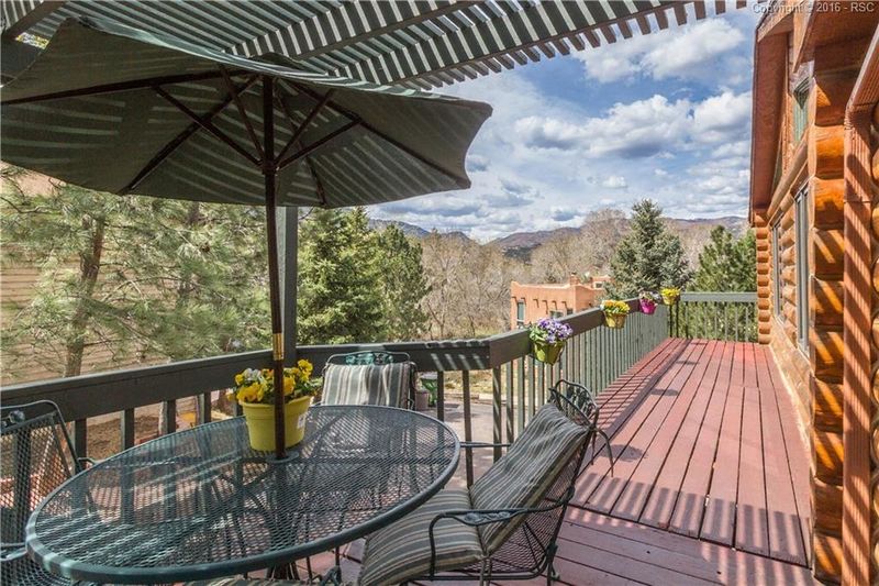 37 Sandra Ln, Manitou Springs, CO 80829