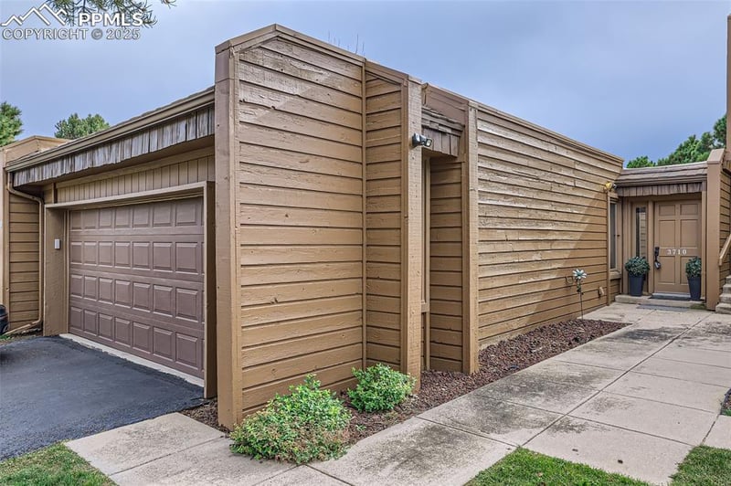 3710 Camels Ridge Ln, Colorado Springs, CO 80904