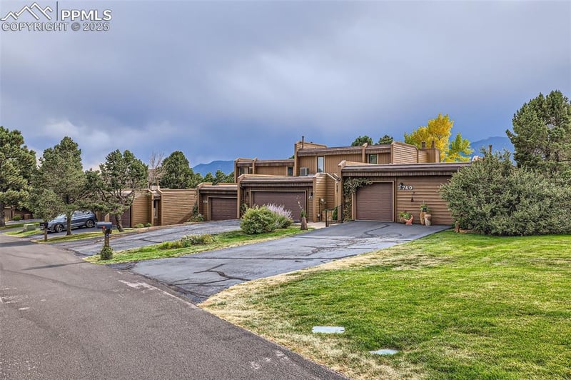 3710 Camels Ridge Ln, Colorado Springs, CO 80904