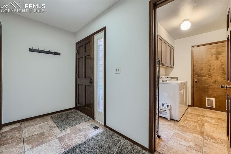 3710 Camels Ridge Ln, Colorado Springs, CO 80904