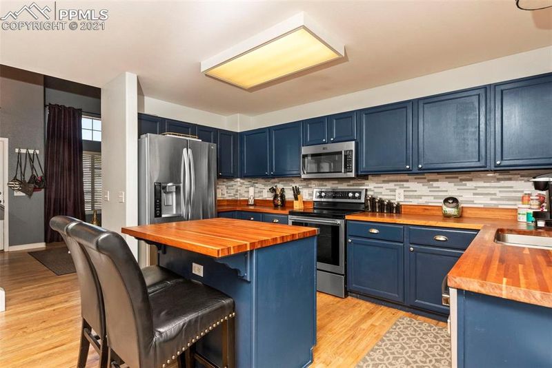 3715 Pony Tracks Dr, Colorado Springs, CO 80922