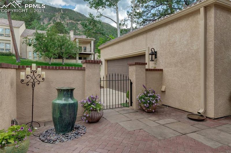 3745 Hermitage Dr, Colorado Springs, CO 80906
