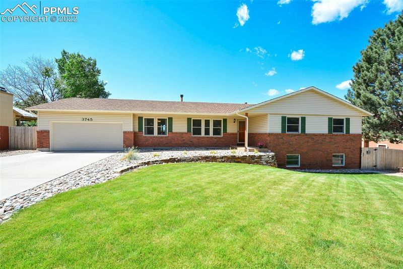 3745 Saddle Rock Rd, Colorado Springs, CO 80918