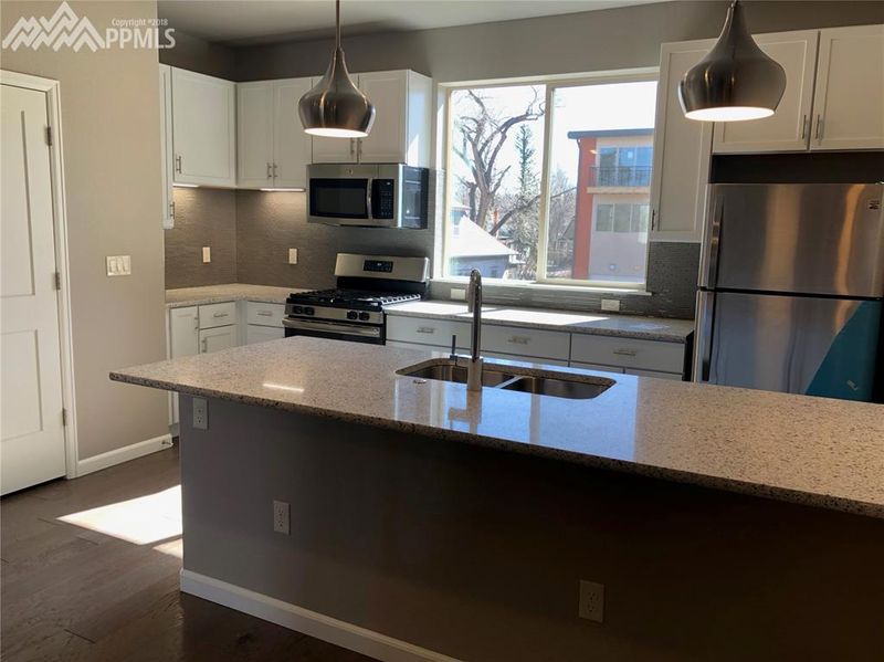 38 Cheyenne Blvd, Colorado Springs, CO 80905