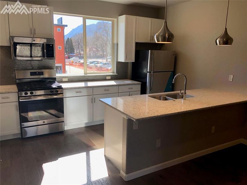 38 Cheyenne Blvd, Colorado Springs, CO 80905