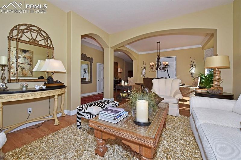 3815 Edgecliff Ct, Colorado Springs, CO 80904