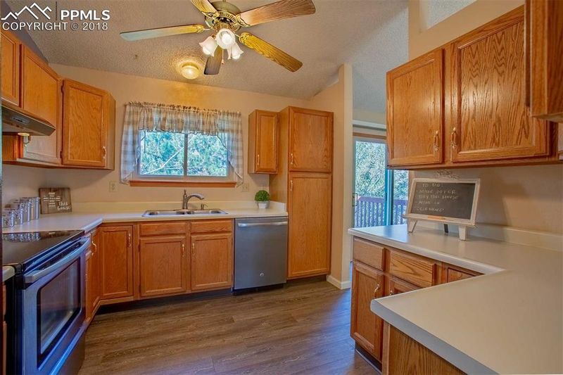 3816 Summer Breeze Dr, Colorado Springs, CO 80918