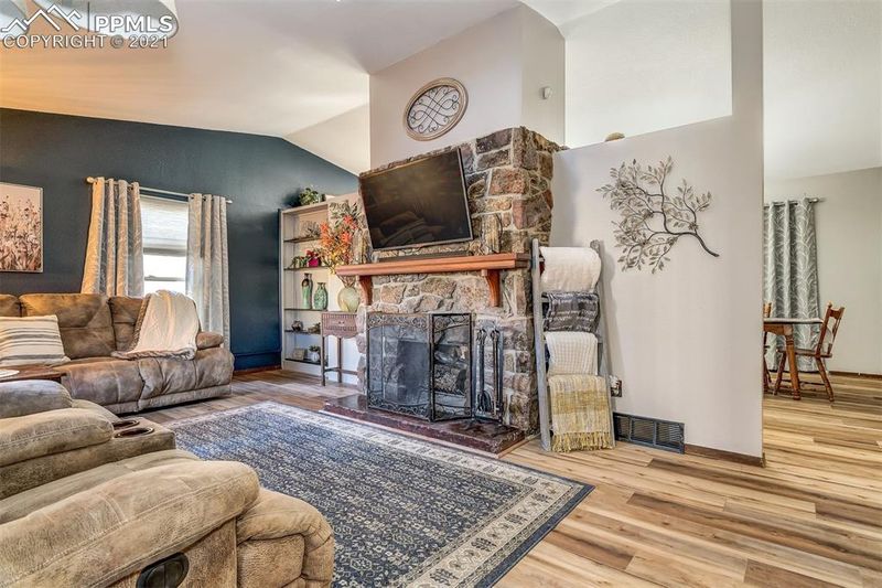 3819 S Midsummer Ln, Colorado Springs, CO 80917