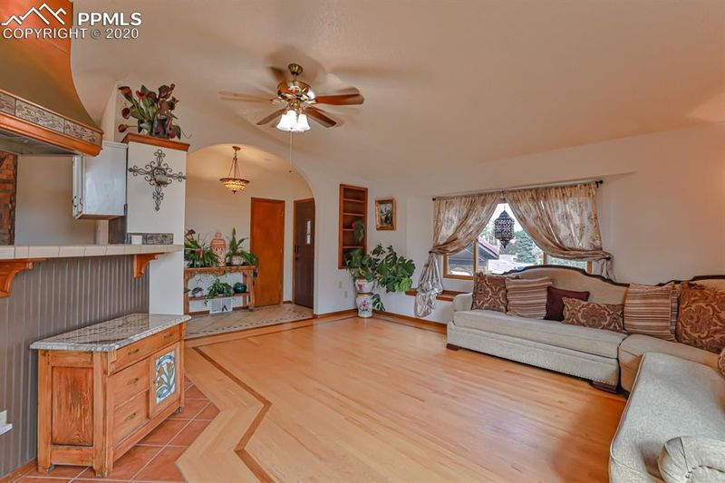 3820 Cloud Dr, Colorado Springs, CO 80920